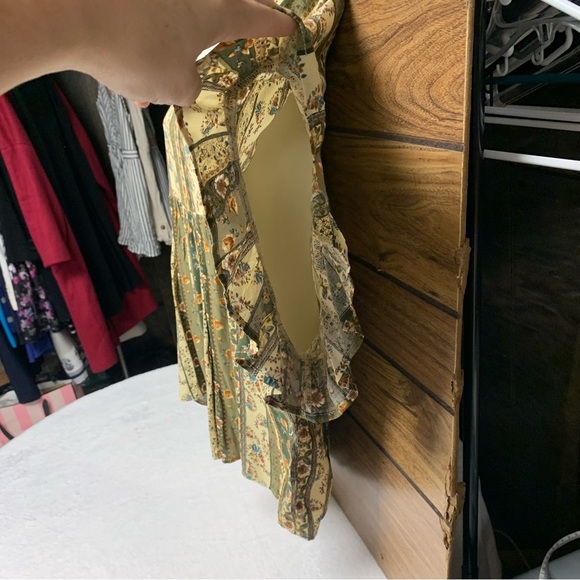 Andree by Unit medium green floral deep arm hole top super cute - Picture 3 of 7